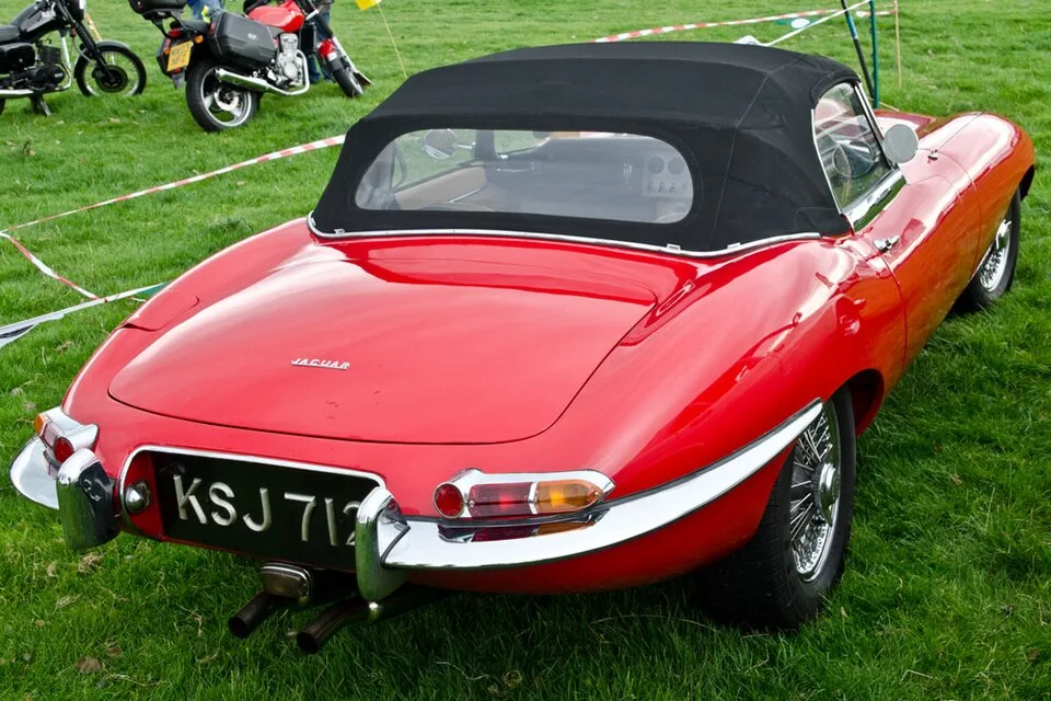 Jaguar E-Type, rear