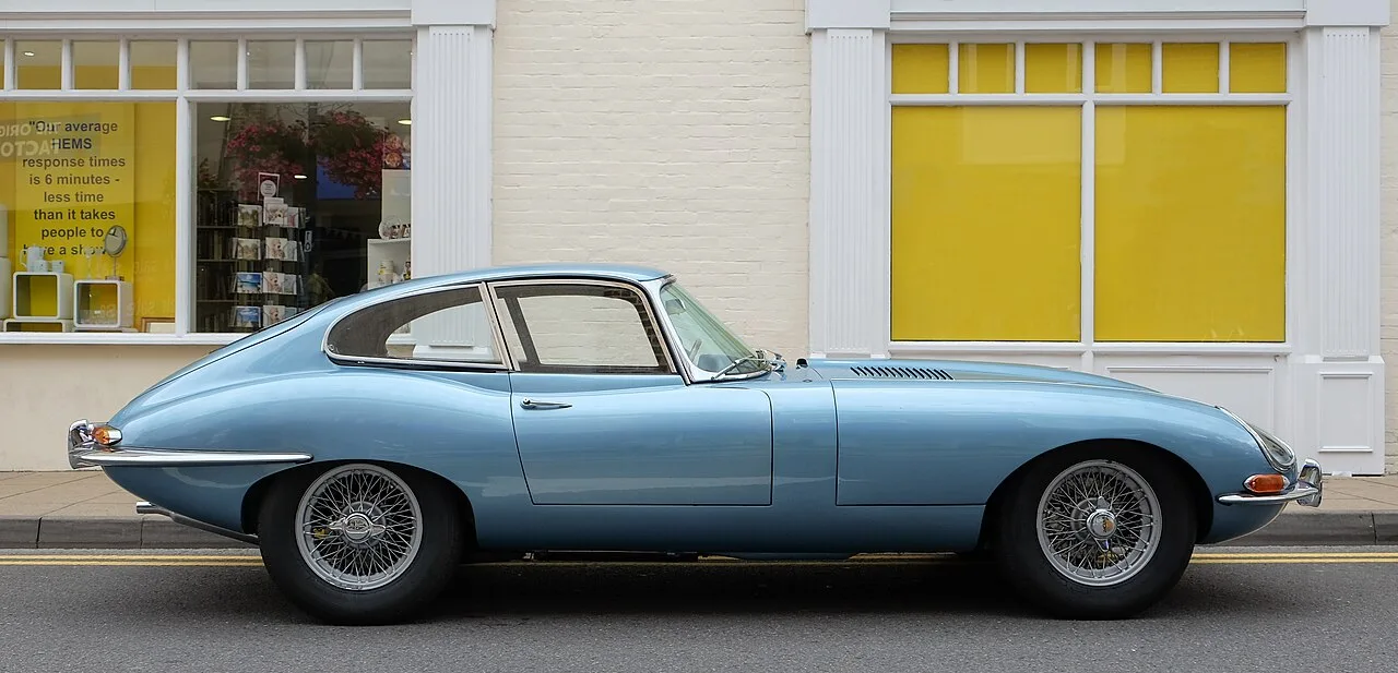 Jaguar E-Type, side