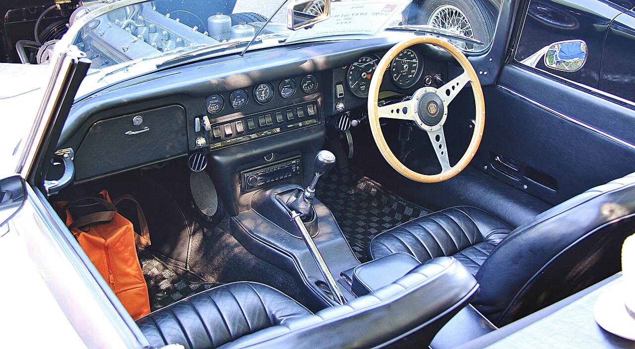 Jaguar E-Type, interior