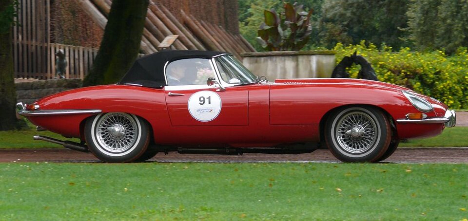 Jaguar E-Type, side