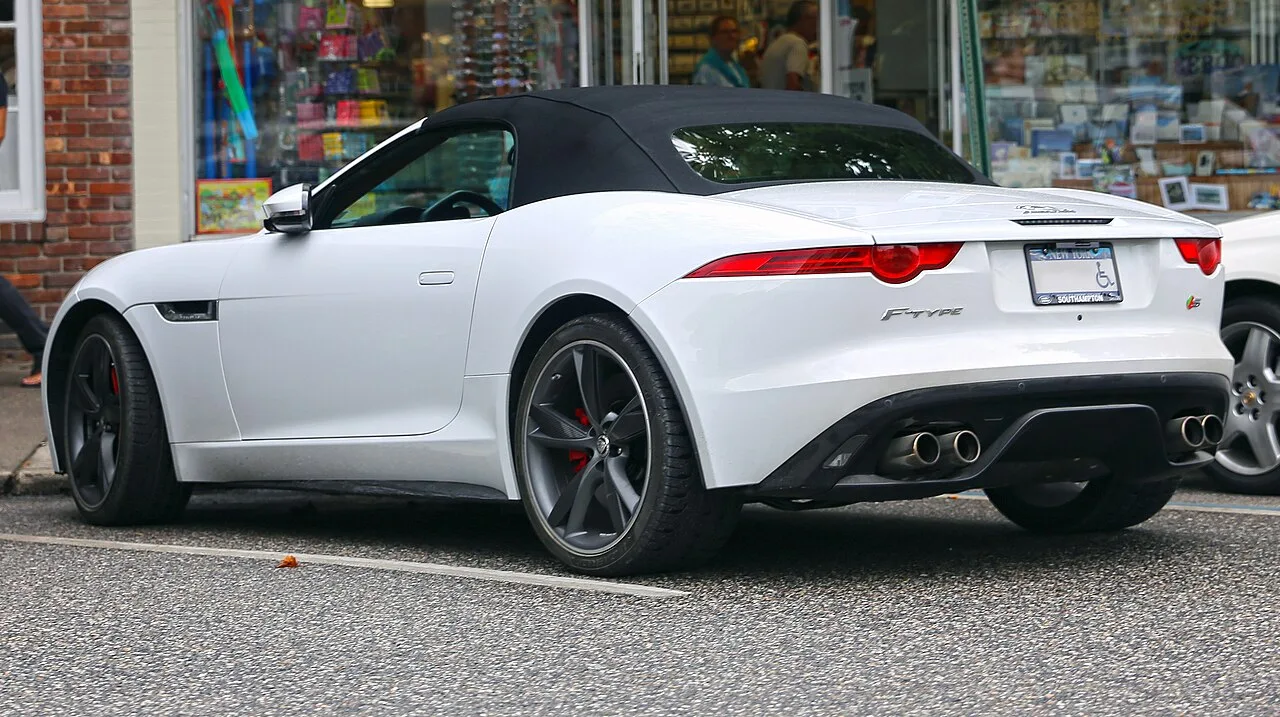 Jaguar F-Type SVR, rear