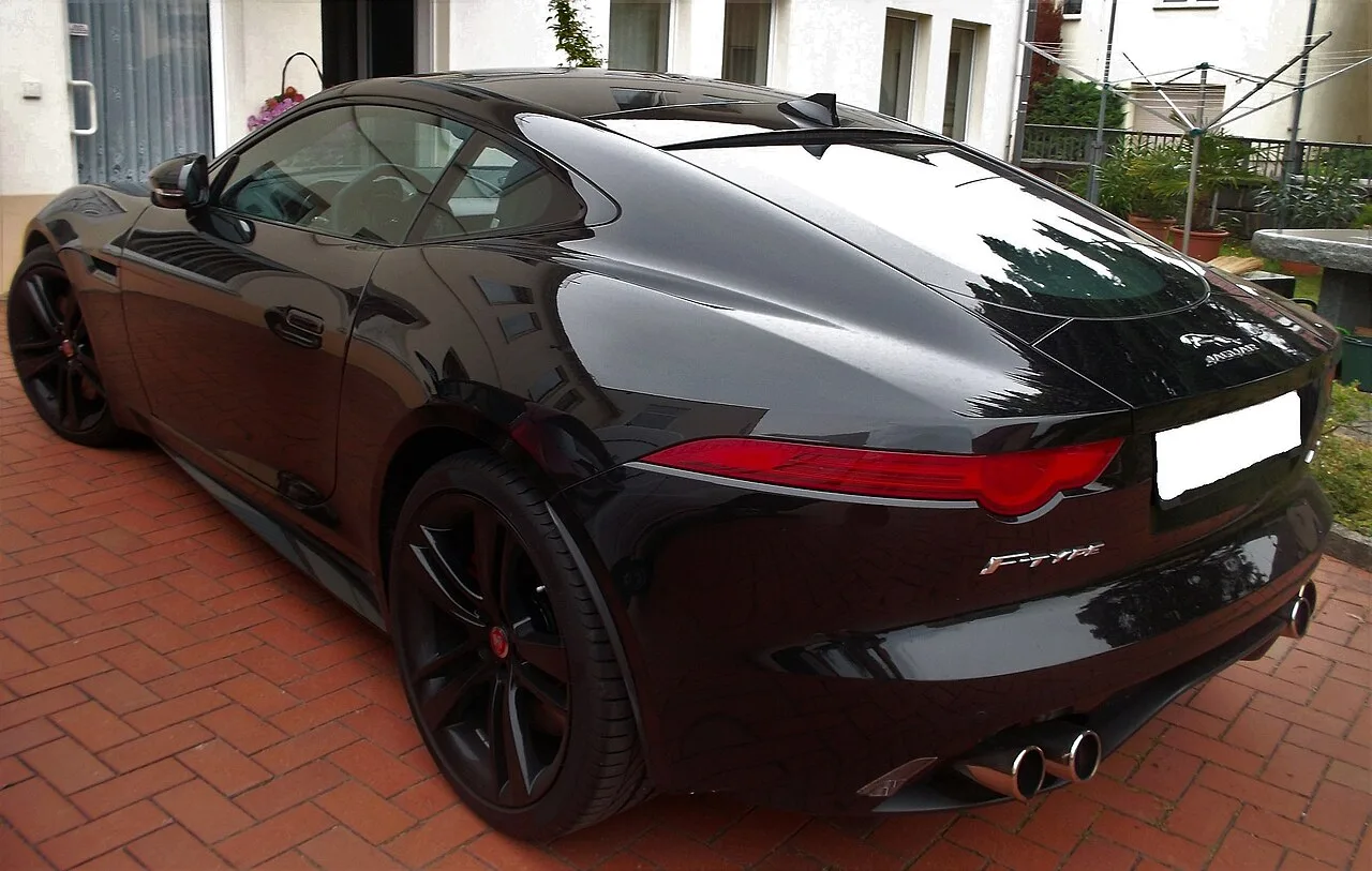 Jaguar F-Type SVR, side