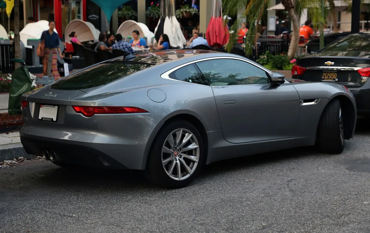 Jaguar F-Type, rear