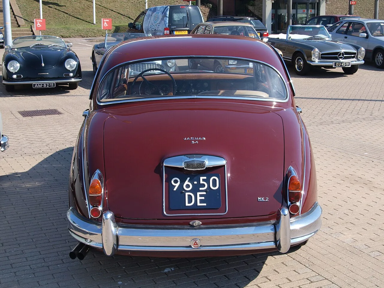 Jaguar Mark 2, rear