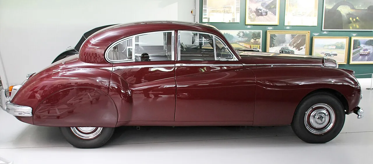 Jaguar Mark VII and VII M, side
