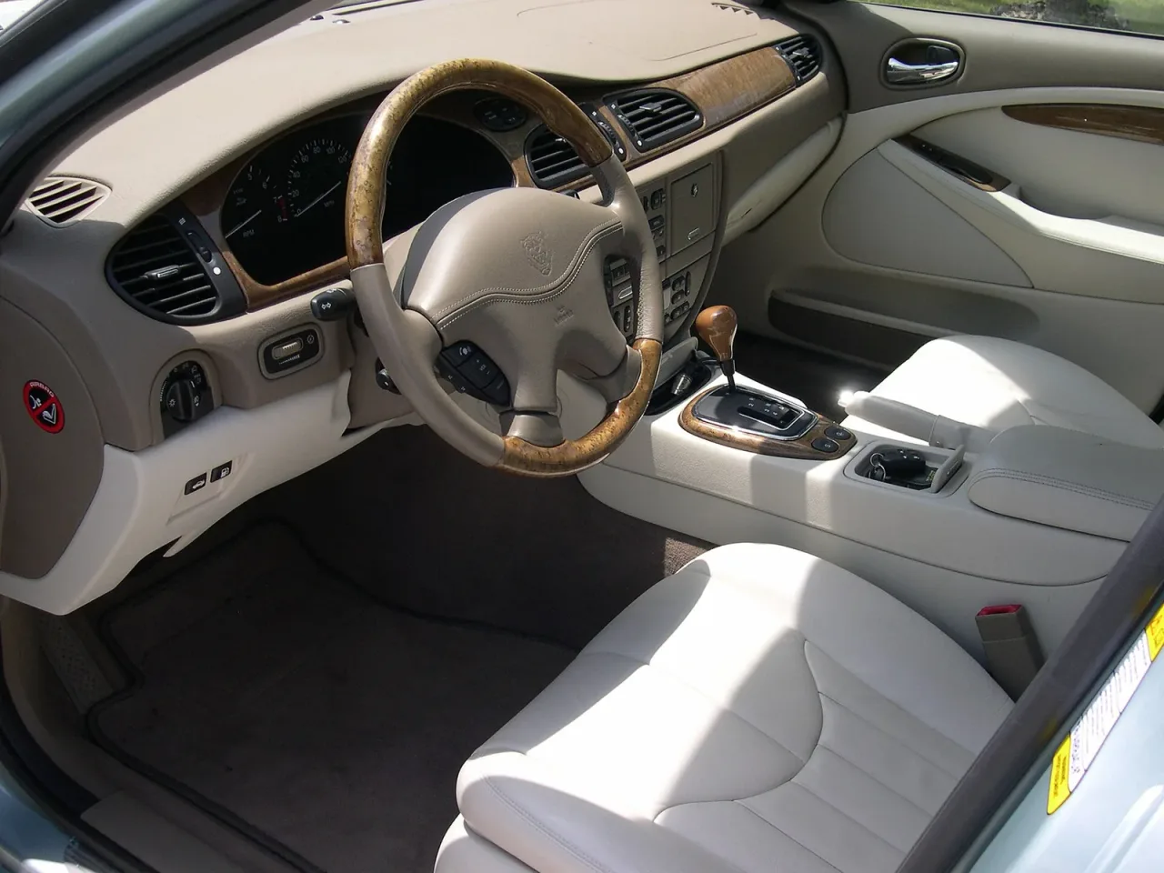 Jaguar S-type, interior