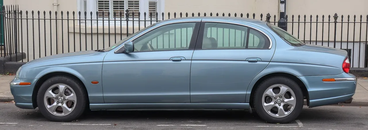 Jaguar S-type, side