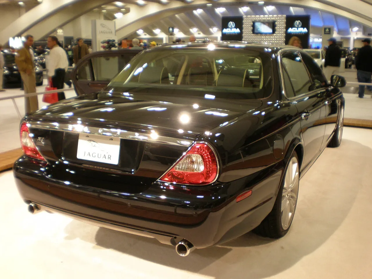 Jaguar Super V8, rear