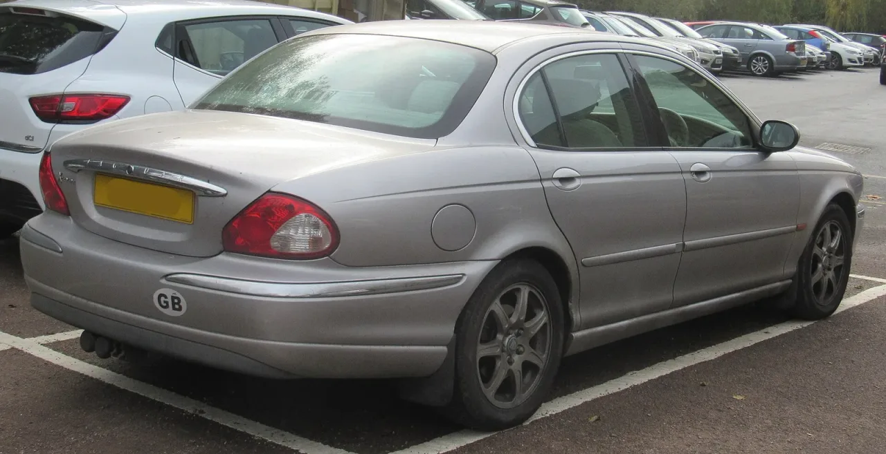Jaguar X-Type, rear