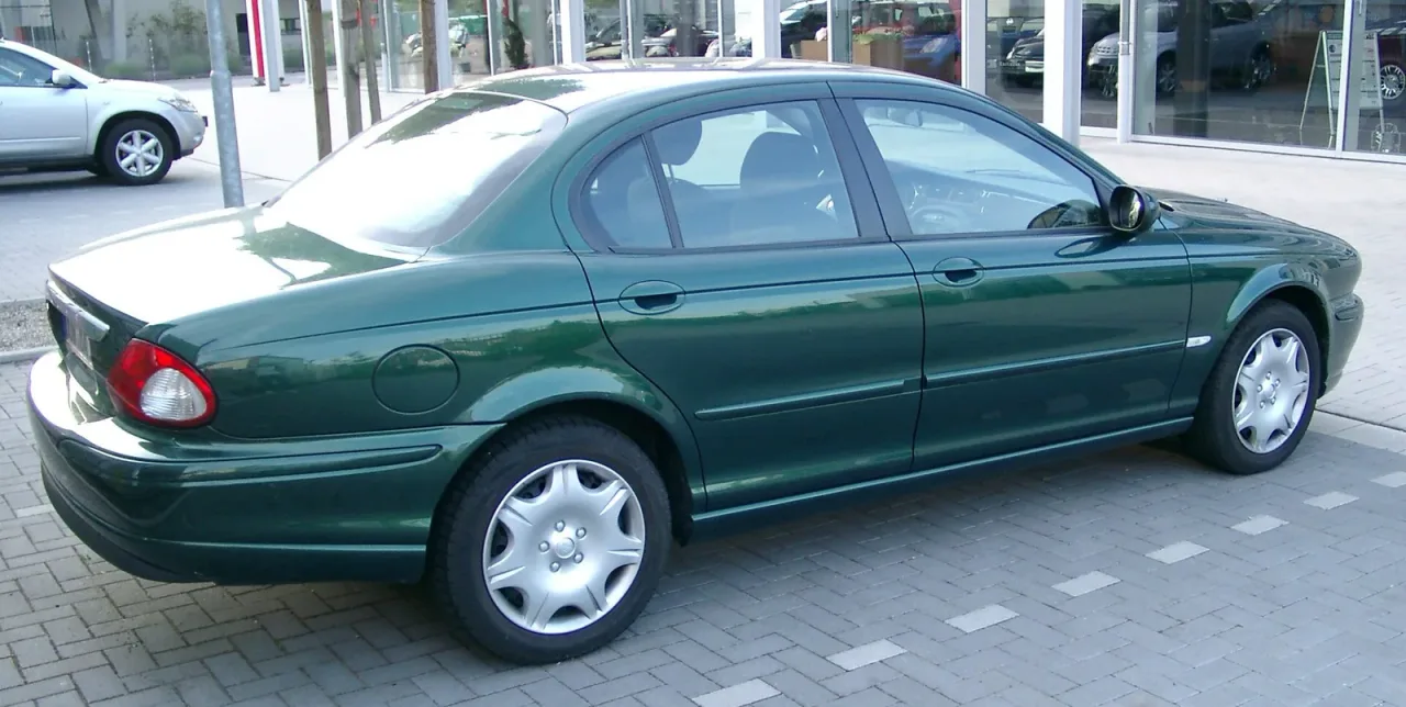 Jaguar X-Type, side