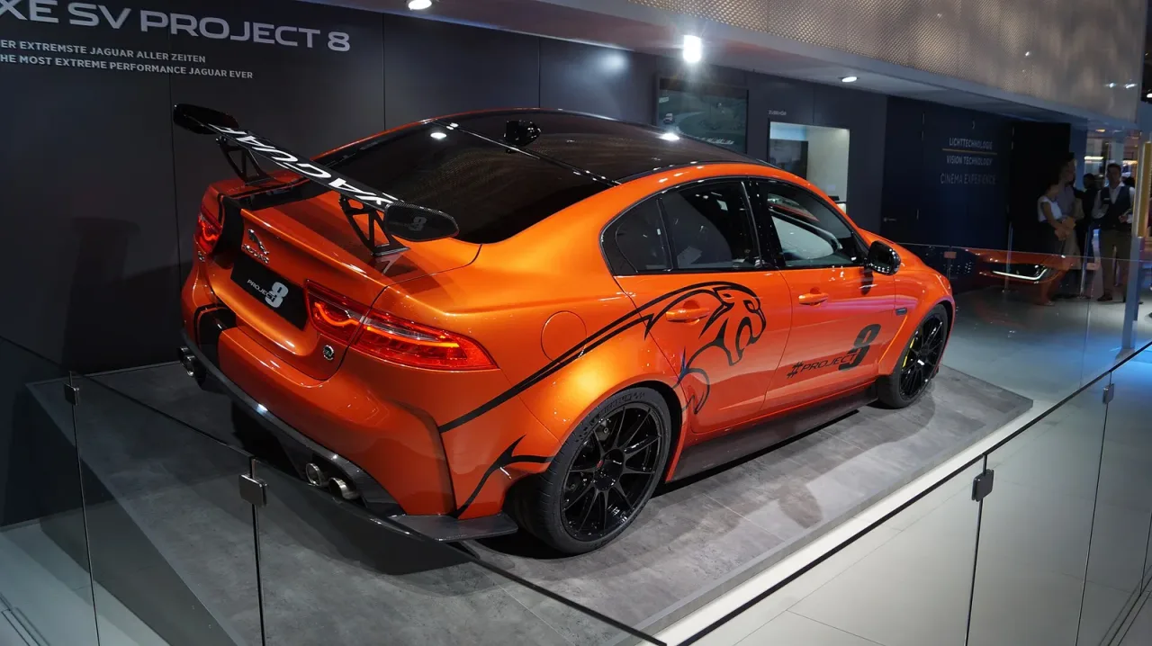 Jaguar XE, side
