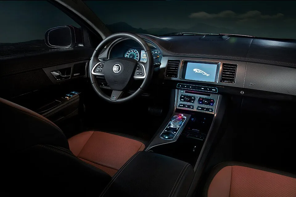 Jaguar XF, interior