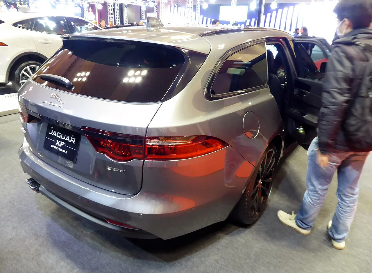 Jaguar XF, rear