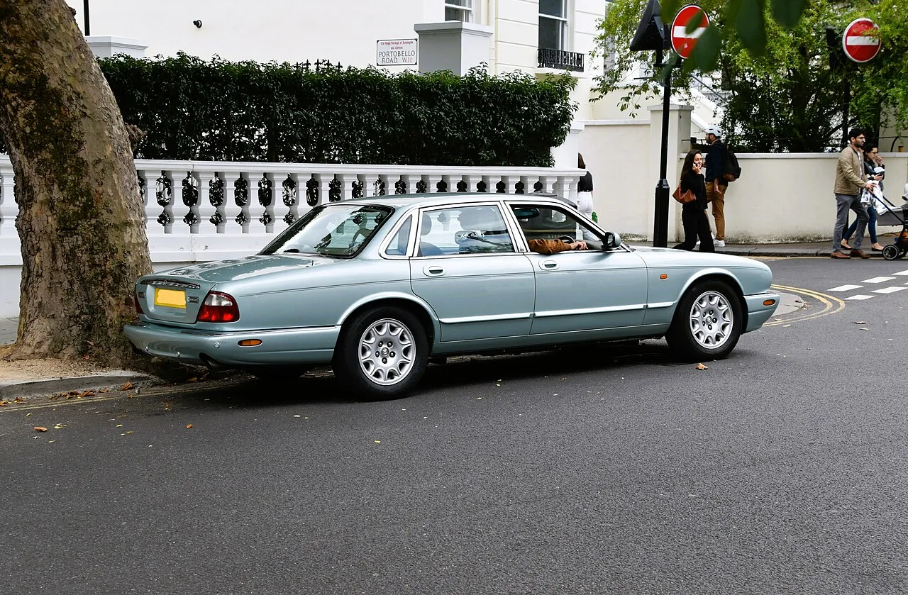 Jaguar XJ, rear