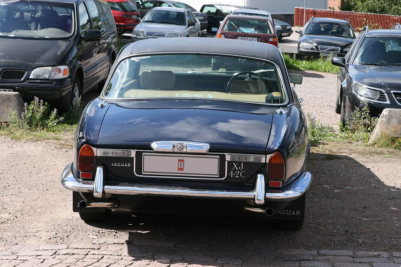 Jaguar XJ Series II, rear