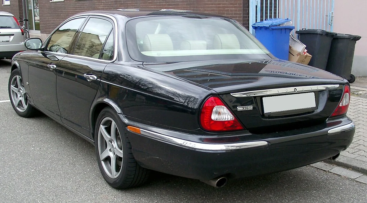 Jaguar XJ Series I, rear