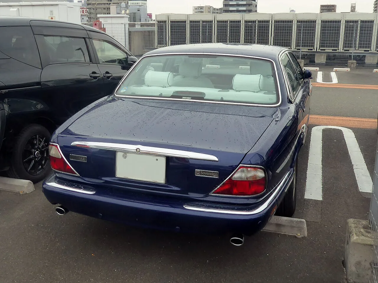 Jaguar XJ40 XJ, rear