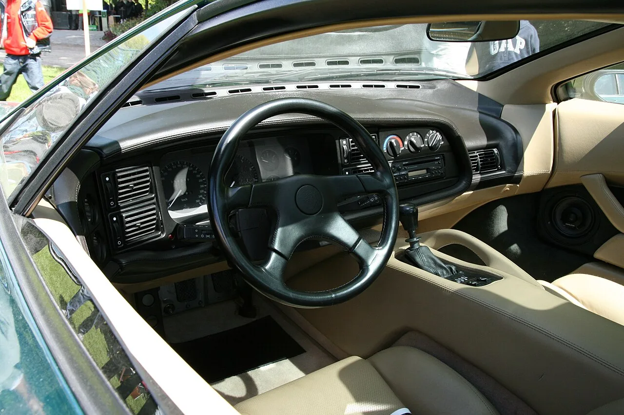 Jaguar XJ220, interior