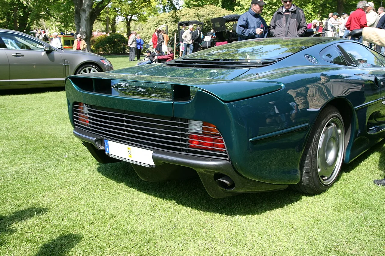 Jaguar XJ220, rear