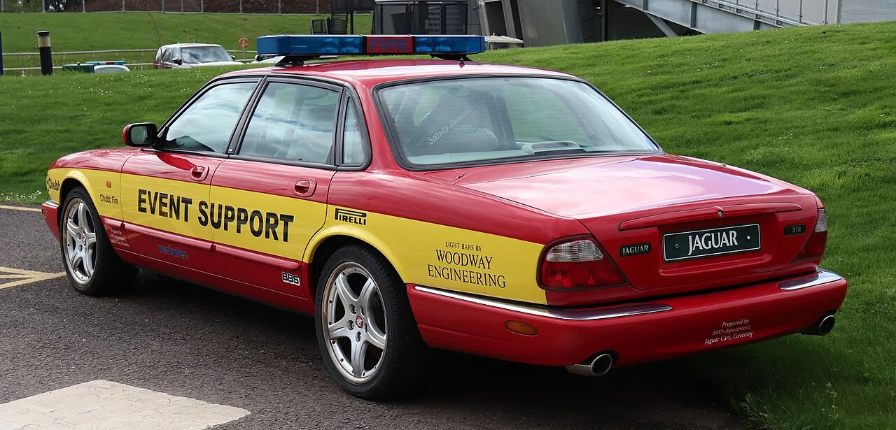 Jaguar XJR, rear
