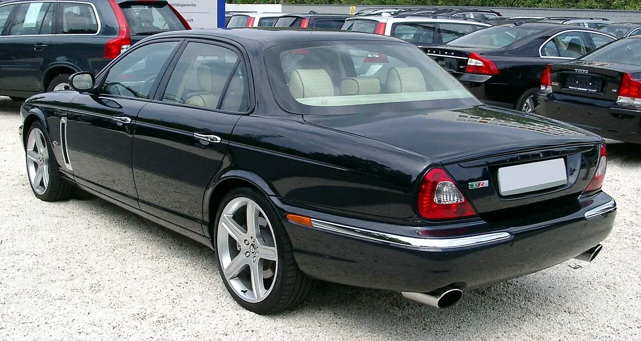 Jaguar XJR, rear