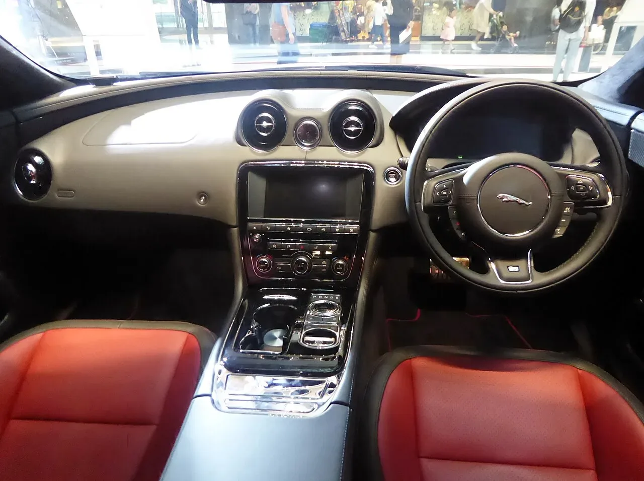 Jaguar XJRS, interior
