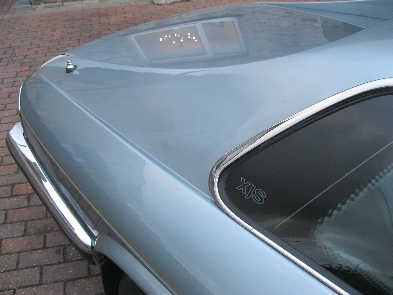 Jaguar XJS, side