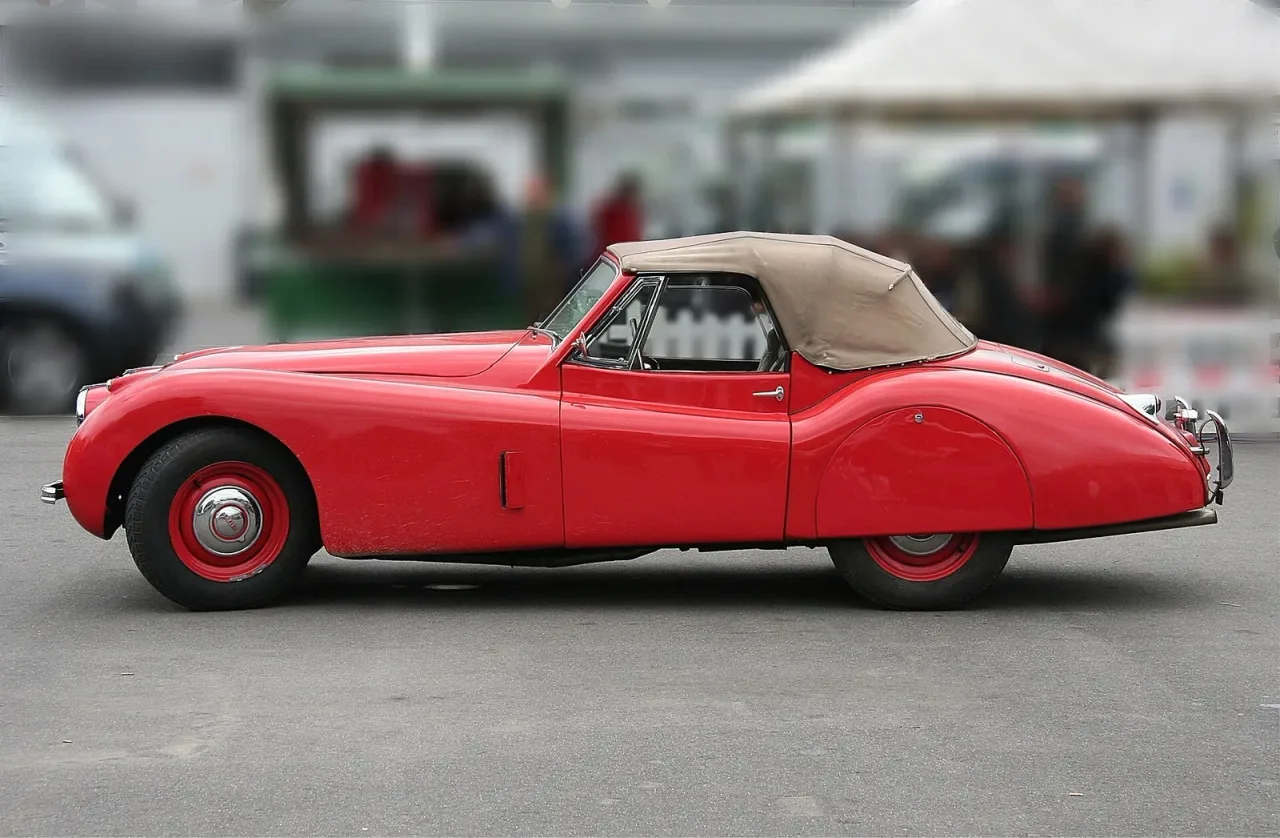 Jaguar XK, side