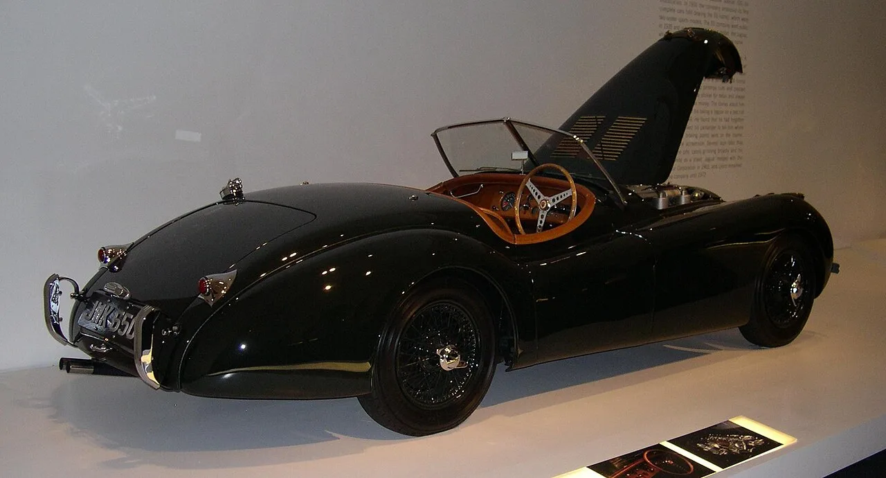 Jaguar XK120, rear