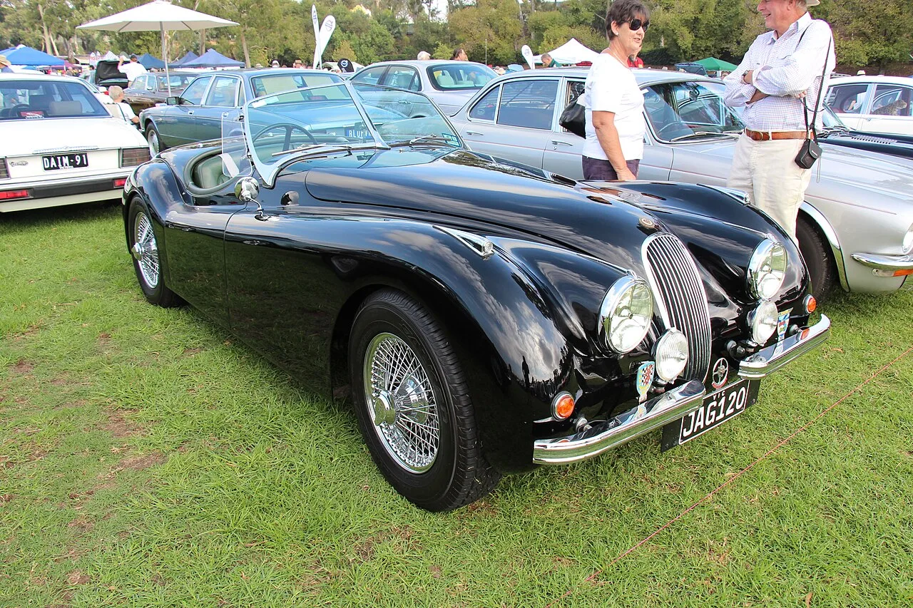 Jaguar XK120, side