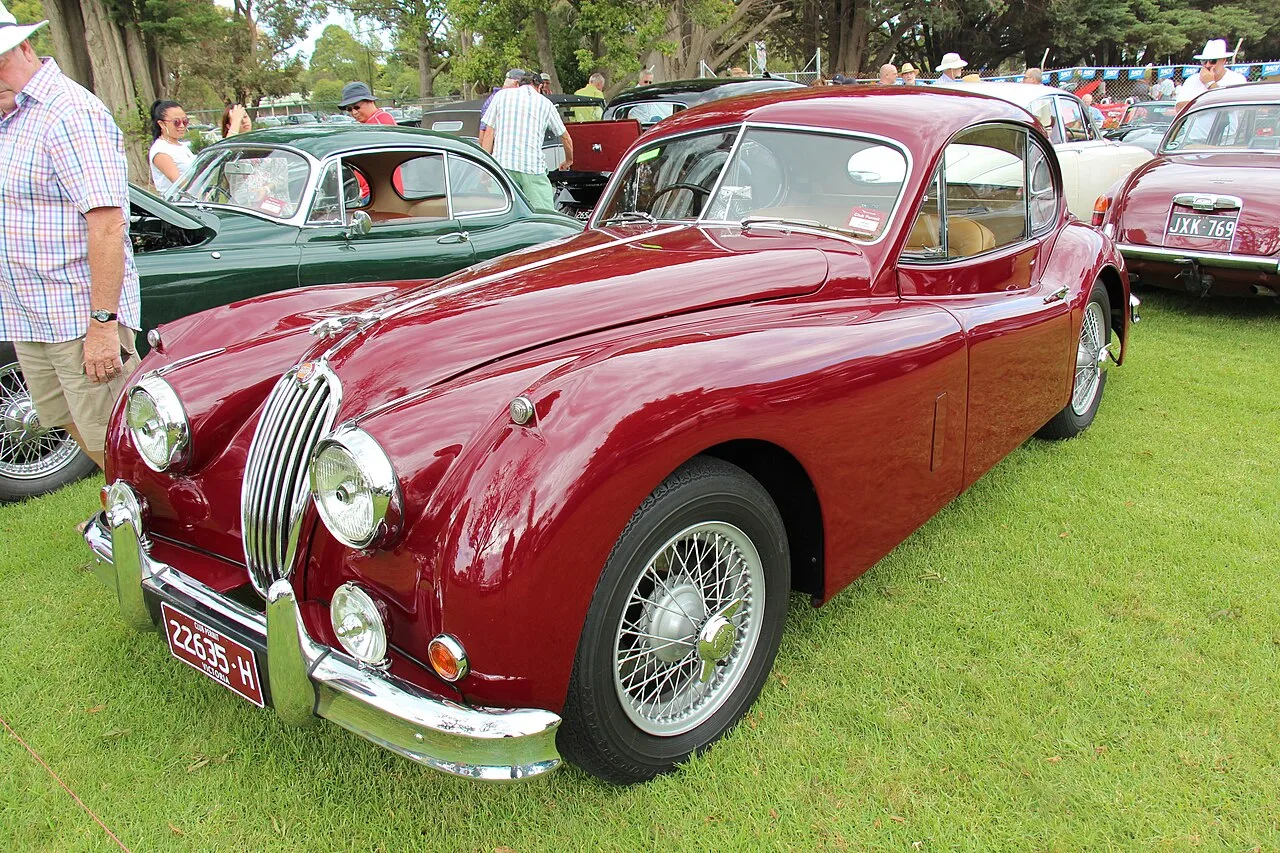 Jaguar XK140, side