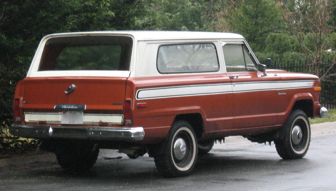 Jeep Cherokee/Wagoneer, rear