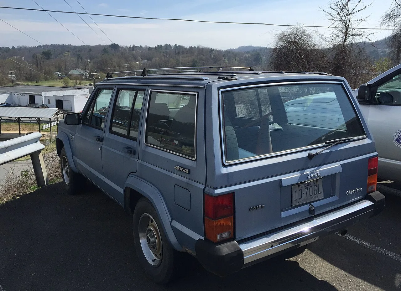 Jeep Cherokee, rear
