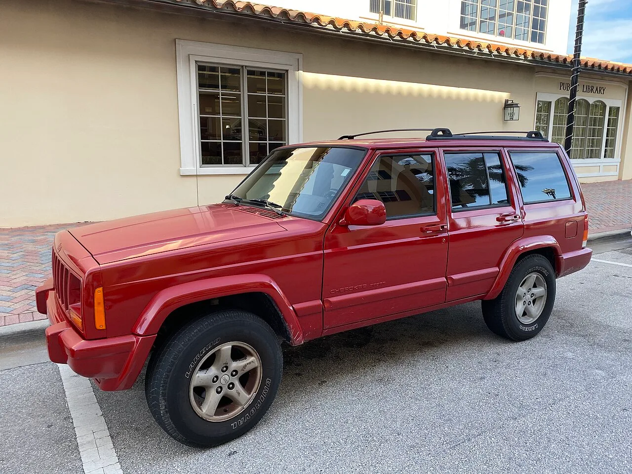 Jeep Cherokee, side