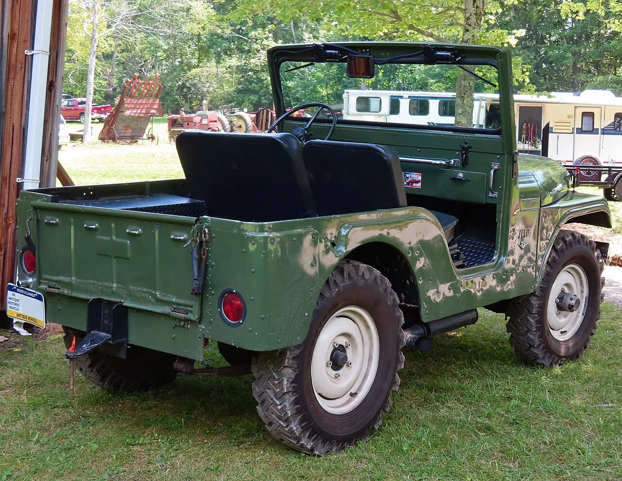 Jeep CJ-5, rear