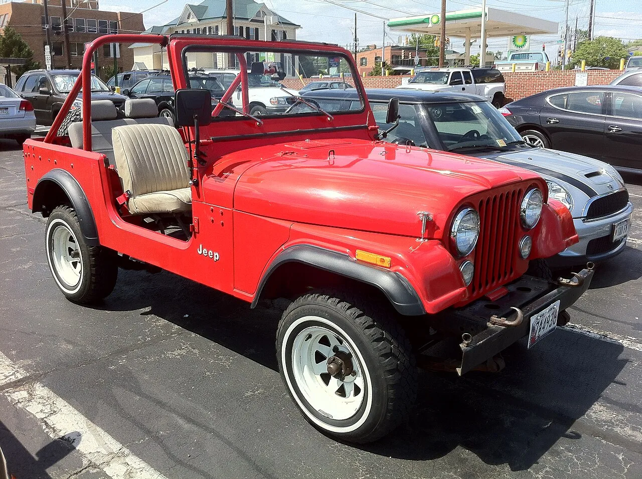 Jeep CJ-2A, side