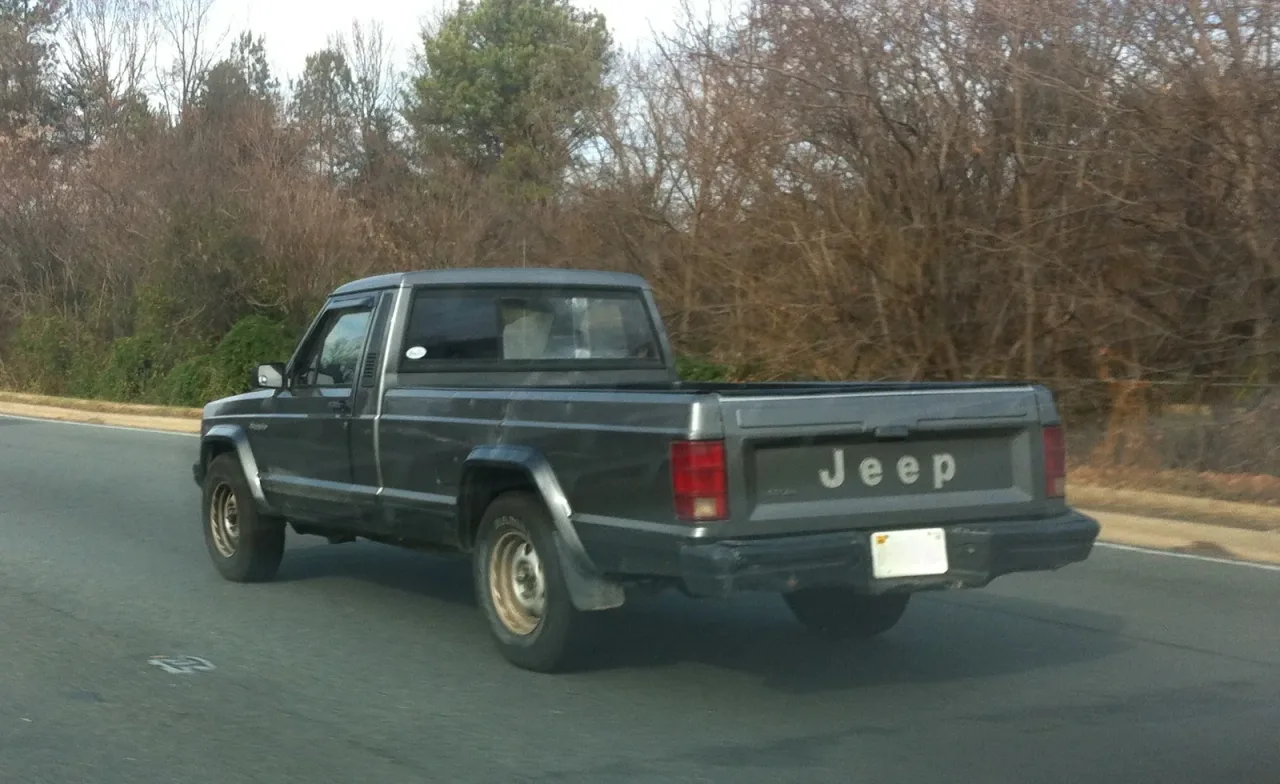 Jeep Comanche Pickup, rear