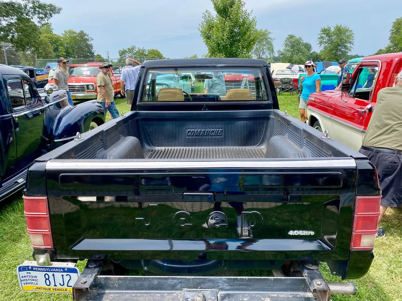 Jeep Comanche Pickup, side