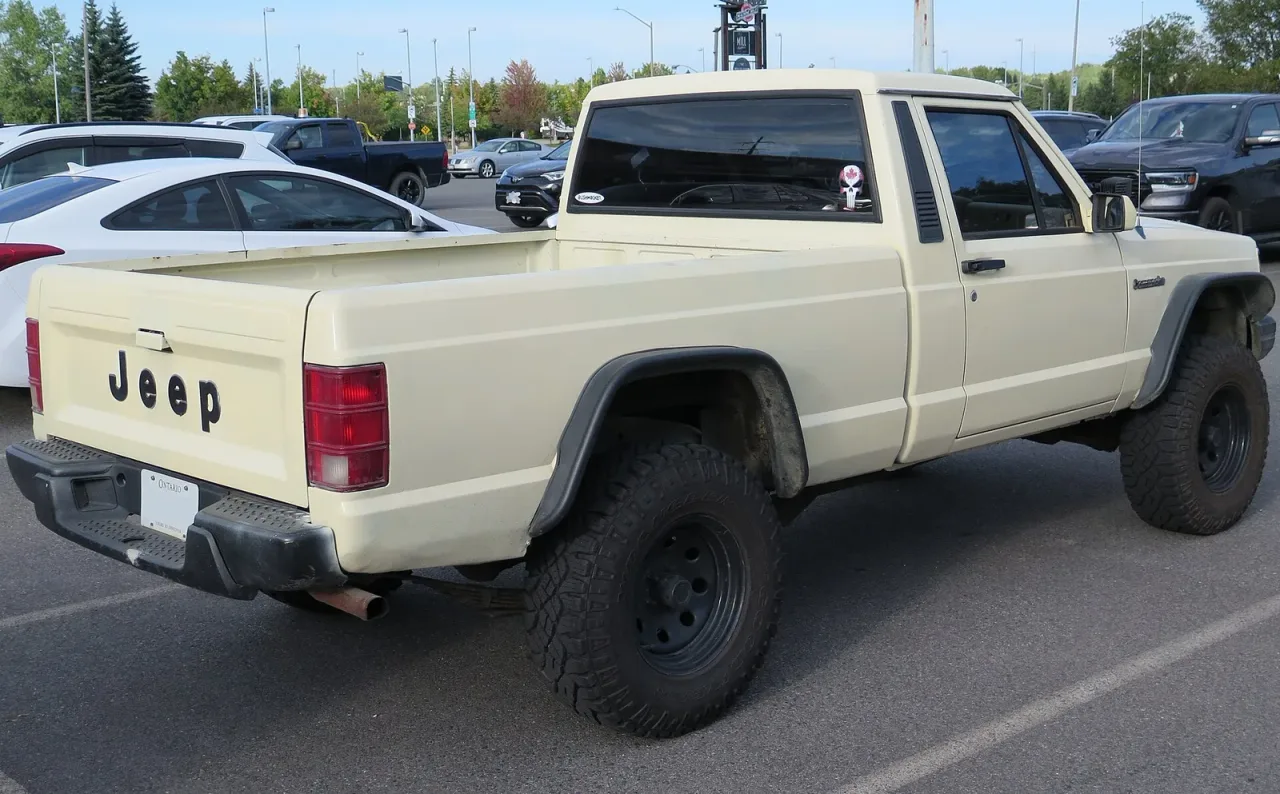 Jeep Comanche, rear