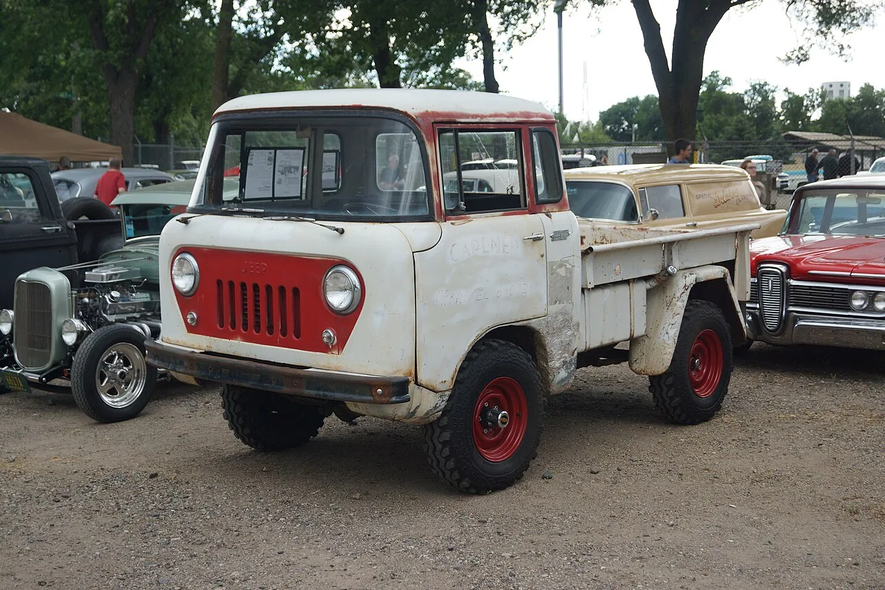 Jeep Forward Control, rear
