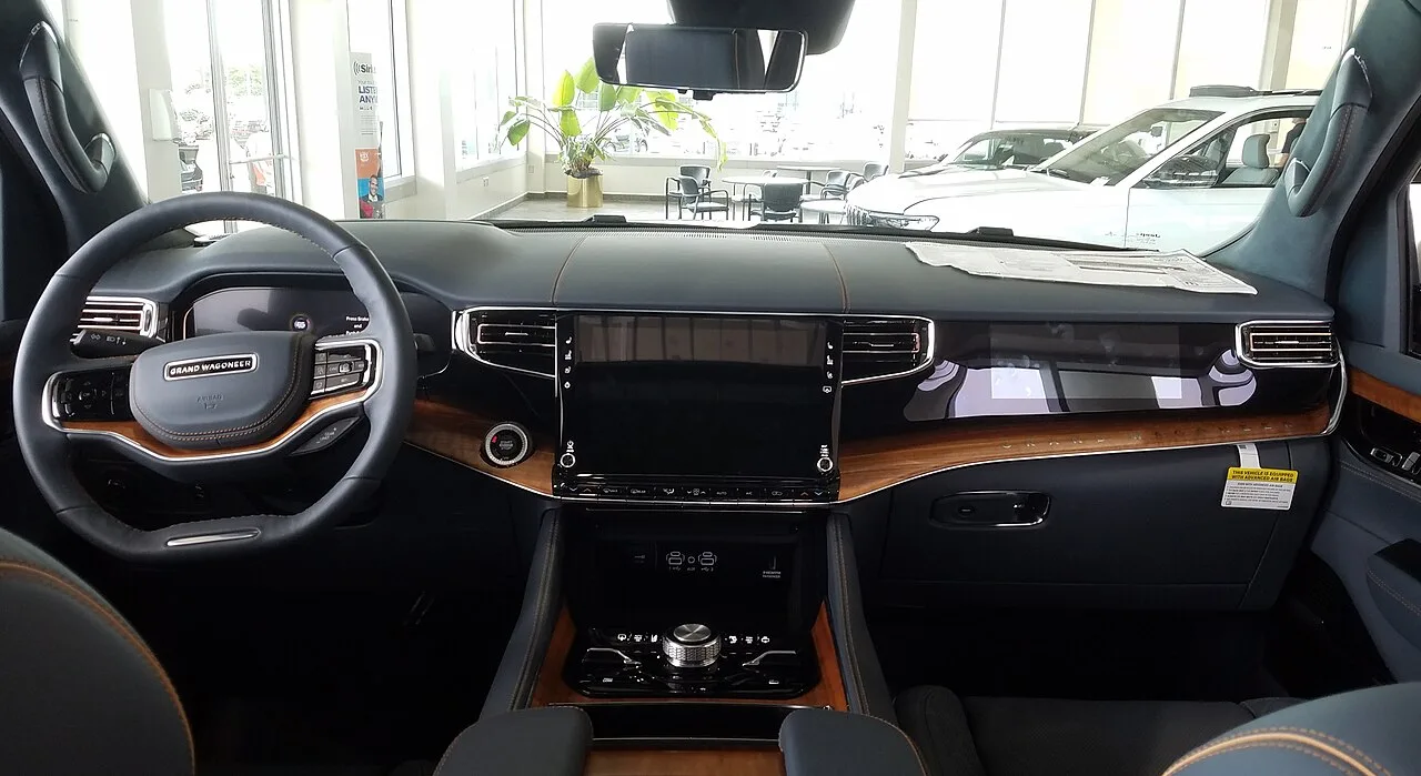 Jeep Grand Wagoneer, interior