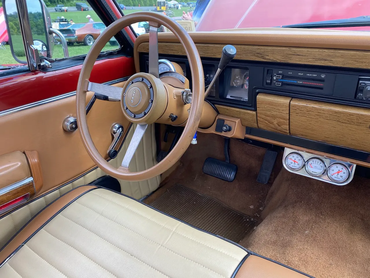 Jeep J-20 Pickup, interior
