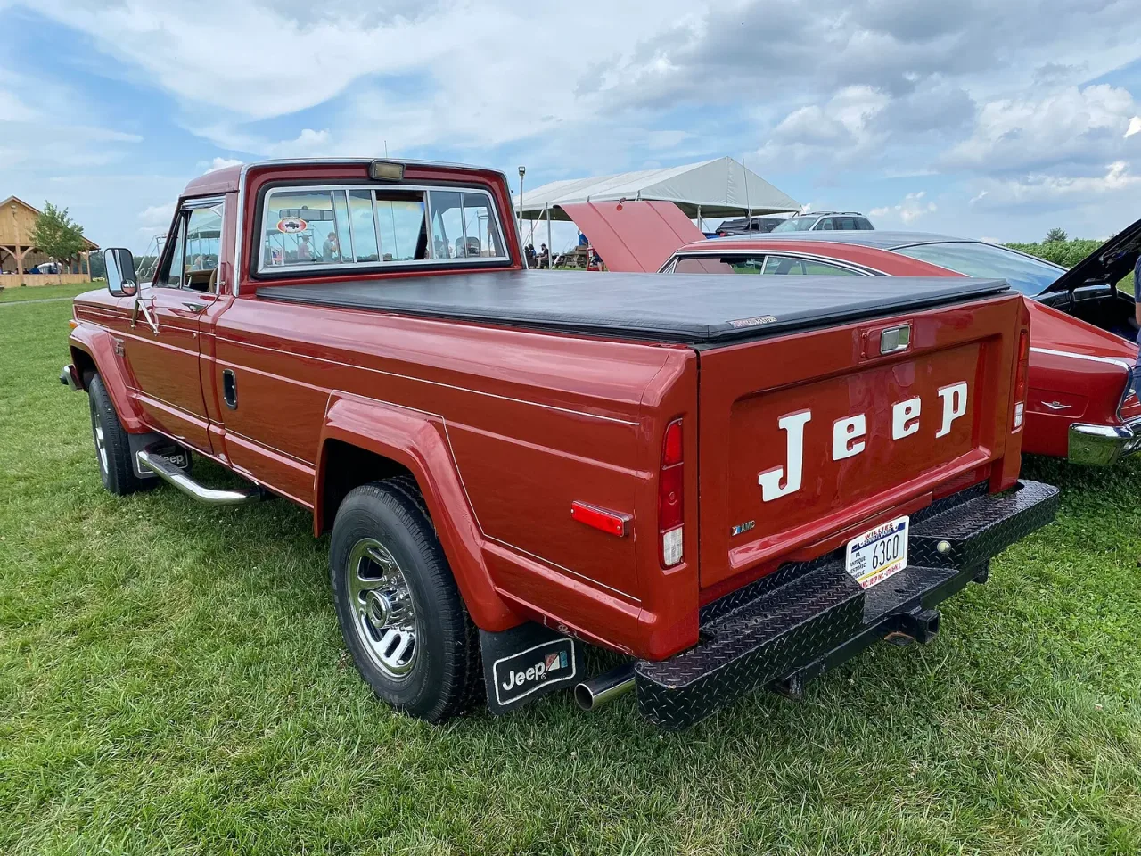 Jeep J-20 Pickup, side