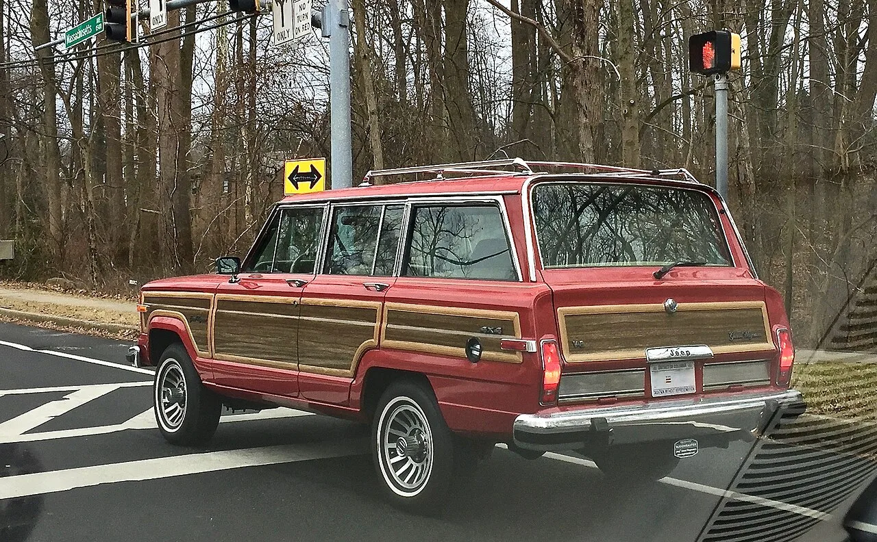 Jeep Wagoneer, side