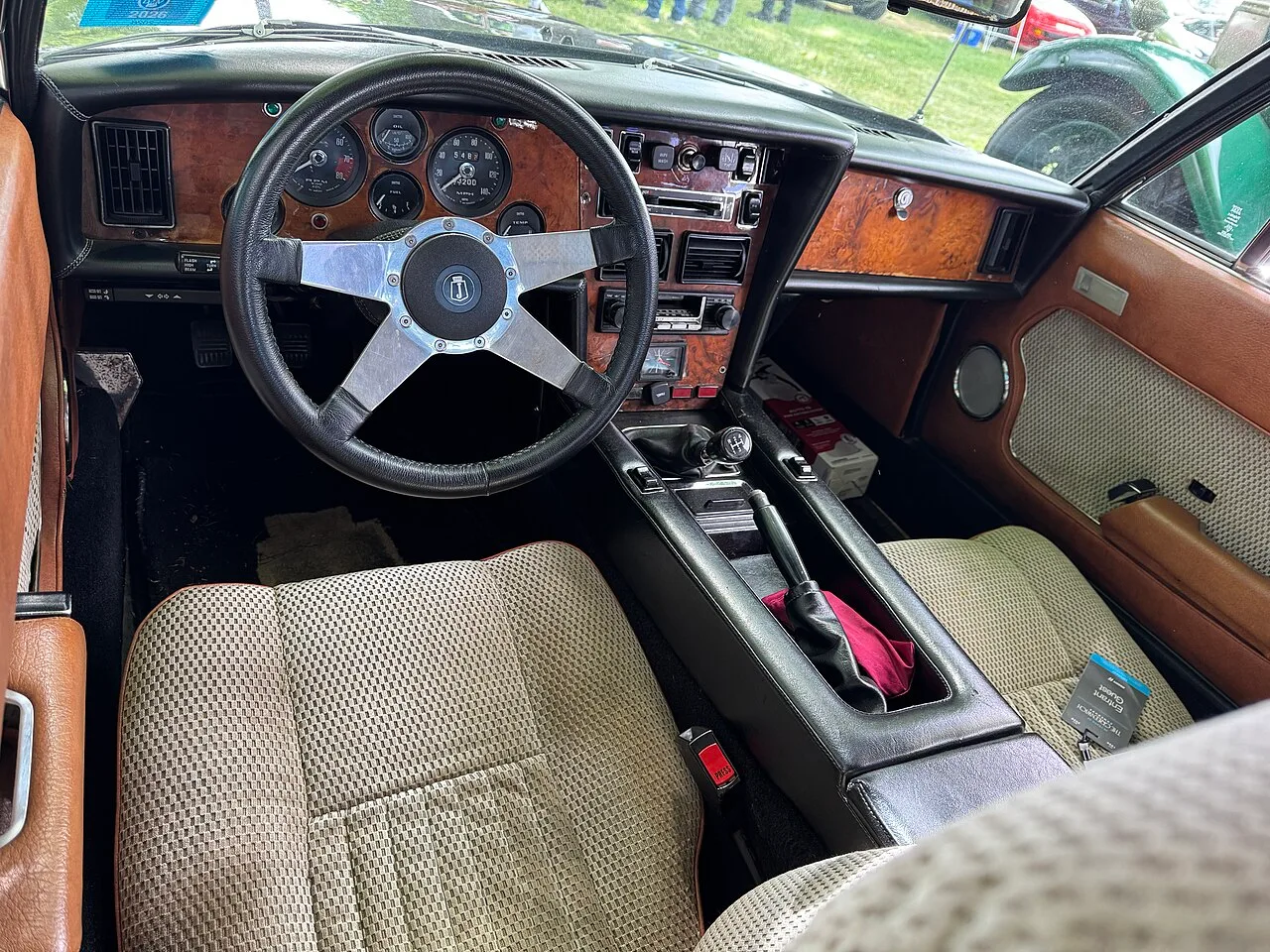 Jensen GT, interior