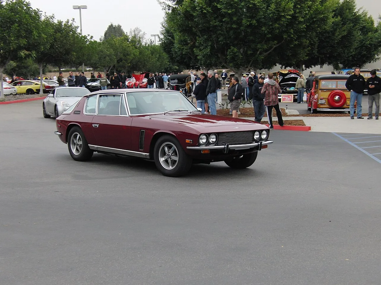 Jensen Interceptor, side