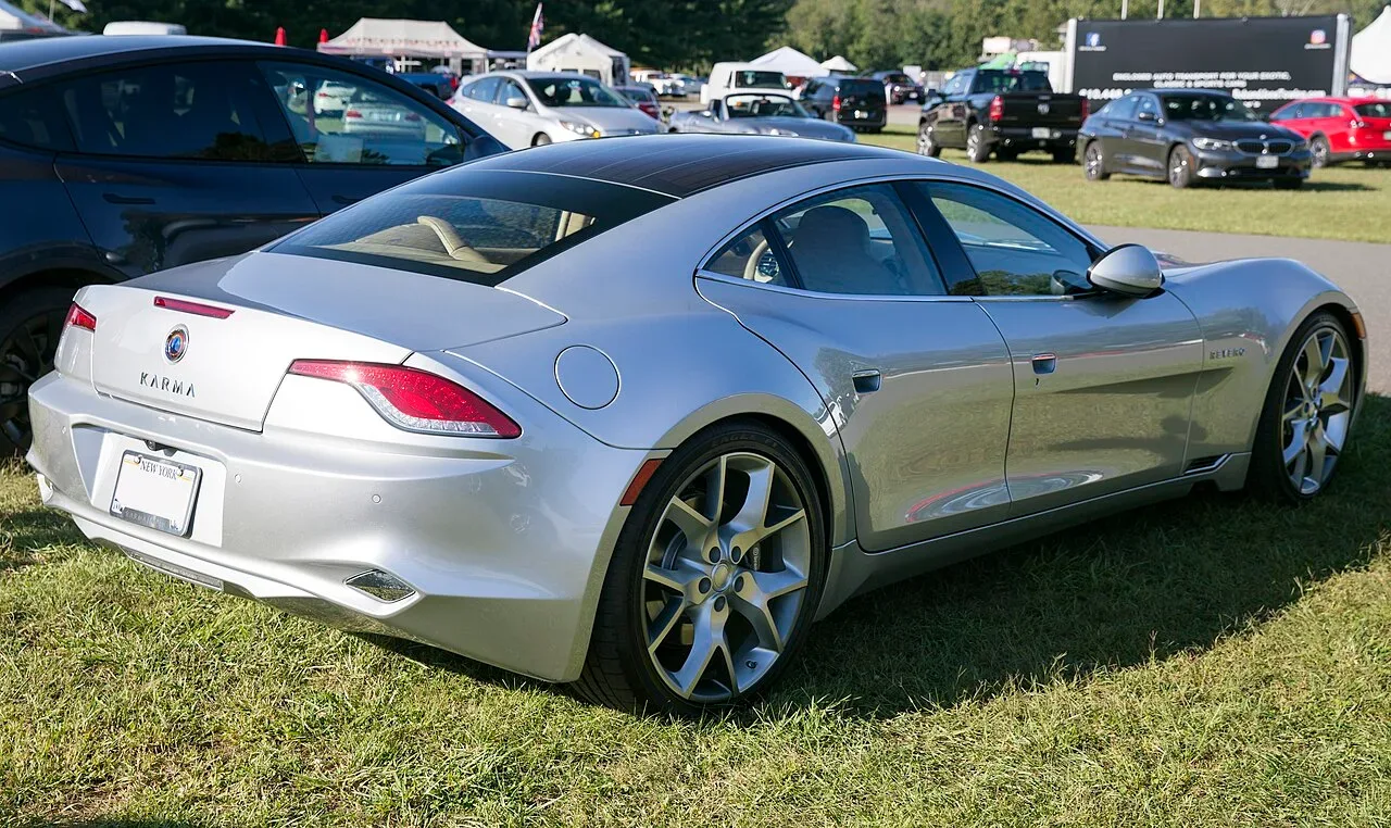 Karma Revero, rear