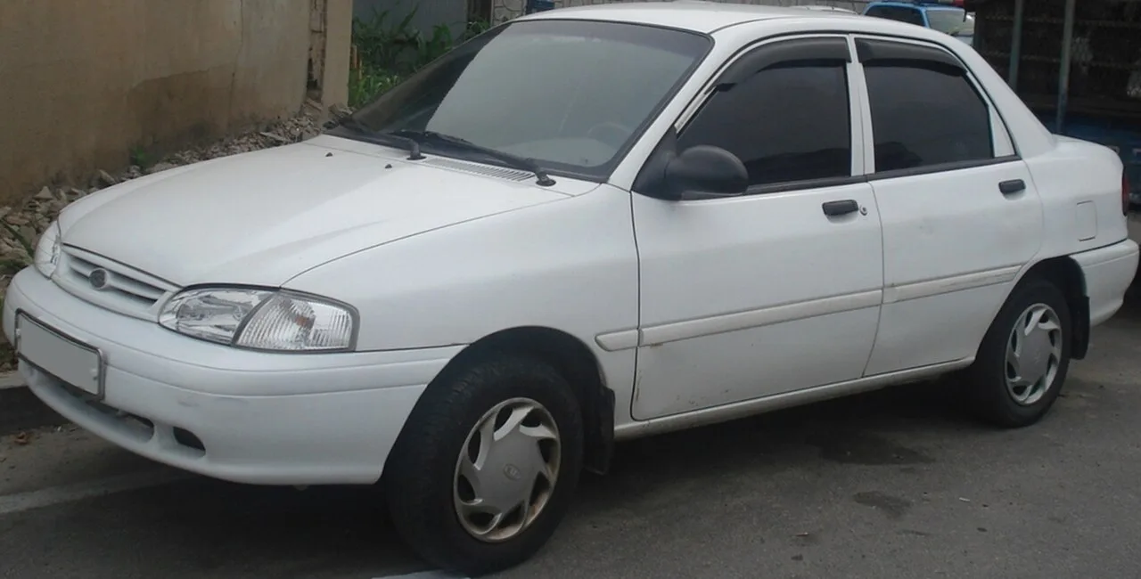Kia Avella, rear