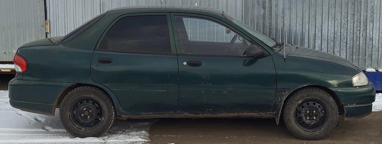 Kia Avella, side
