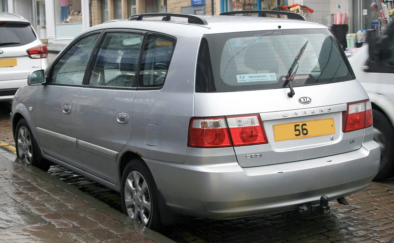 Kia Carens UN, rear